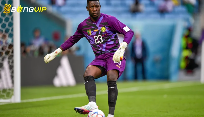 CĐV Man Utd trút giận lên Onana Từ kỳ vọng đến thất vọng - CĐV Man Utd trút giận lên Onana